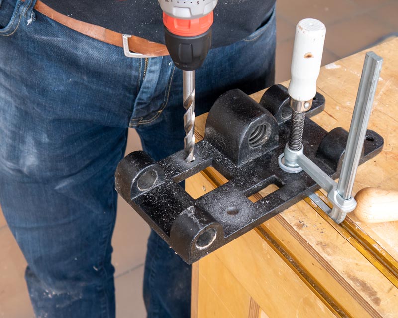 Das Gussteil ließ sich hervorragend bohren. Statt 8 mm Bohrungen sind jetzt welche mit einem Durchmesser von 10 mm drin.